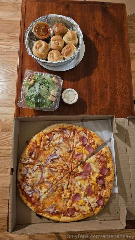 Dinner thanks to an awesome fan! Pizza, Garlic knots and Sal..