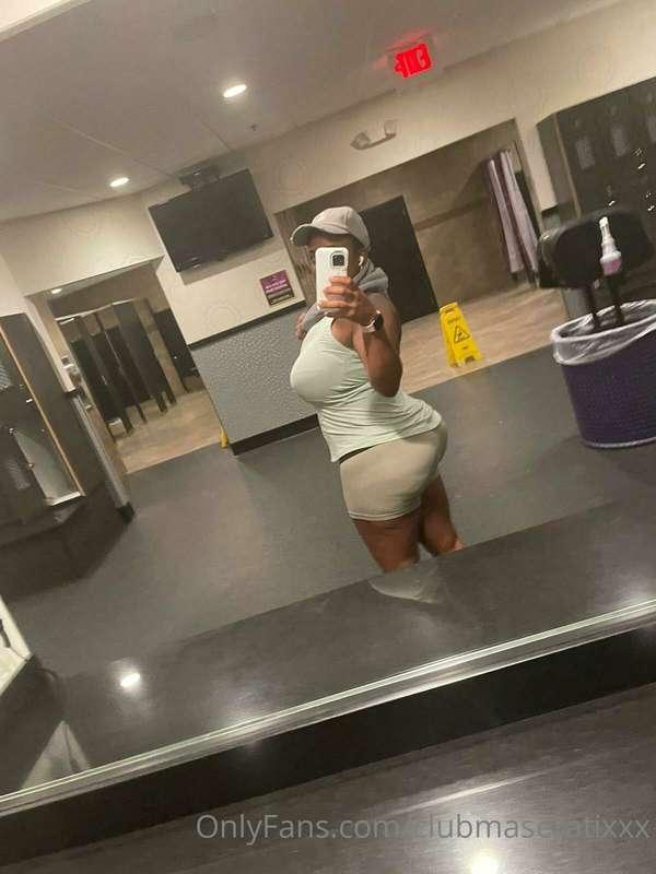 Wanna do something naughty in the gym with me? 😈