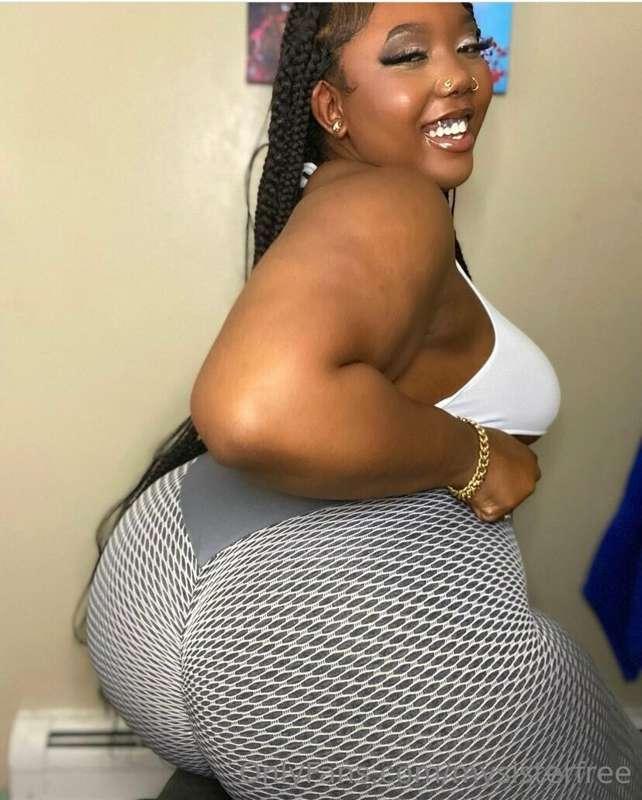 Well you help me stretch real quick ?🍑