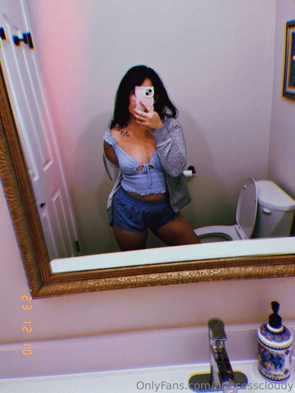 meow

It’s almost my bday who wants to spoil me? 🌚