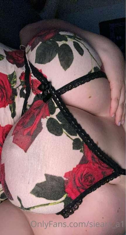 Ugh my boobs are so heavy😩 use your hands to hold them up fo..