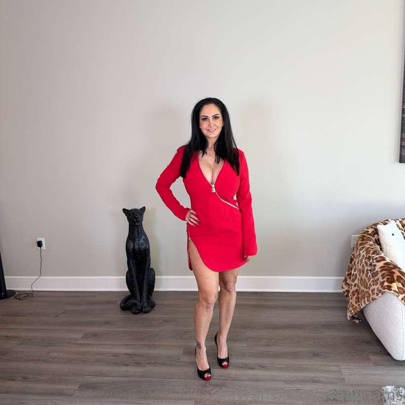 Waiting on you to pick me up for our date. 💋