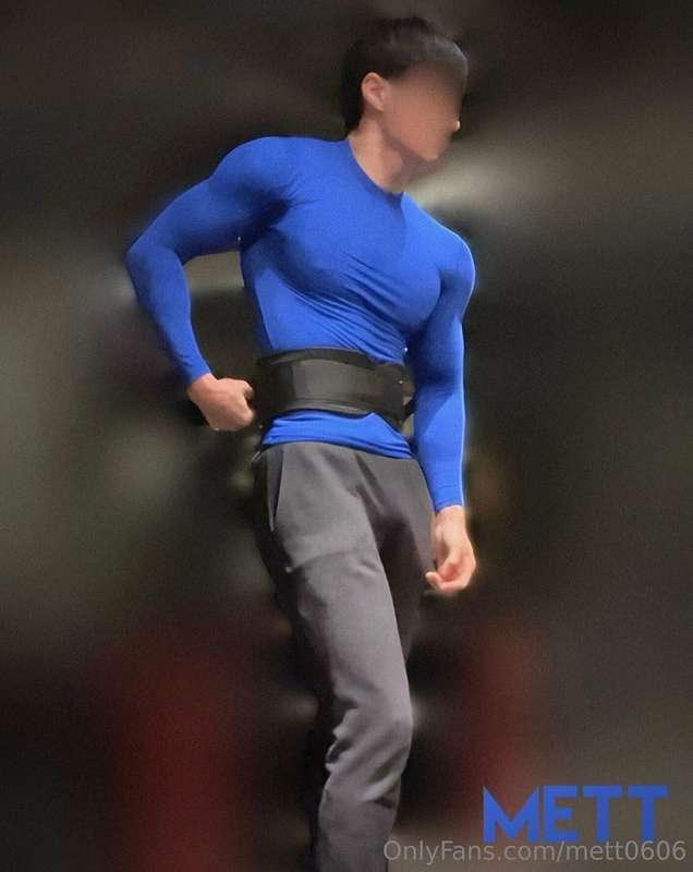 Training wearing this compression shirt 💪