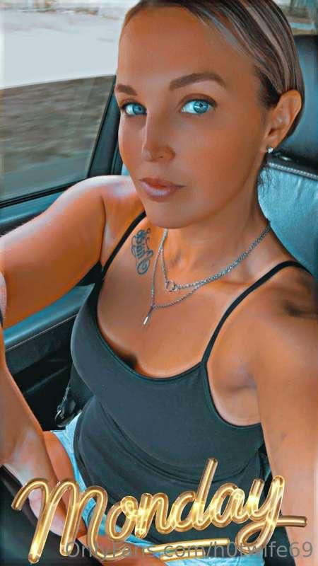 Pulling my top up to do something naughty for you do you lik..