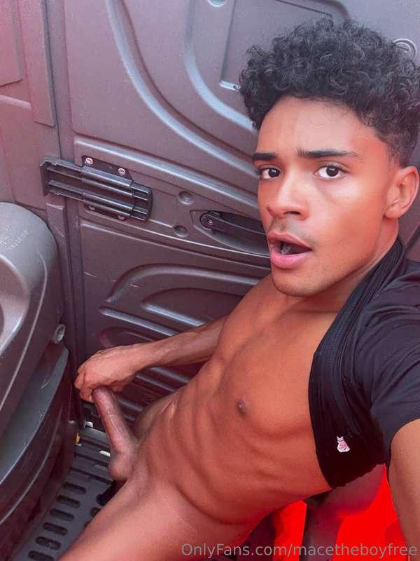 It’s one really horny workout 🥵💪🏽 @macetheboy 