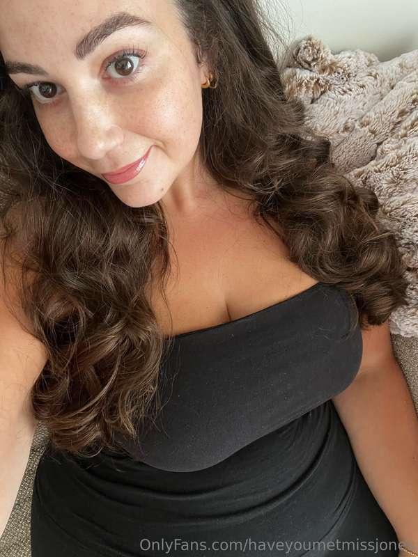 Went to the salon, got my nails and curls done just to look ..