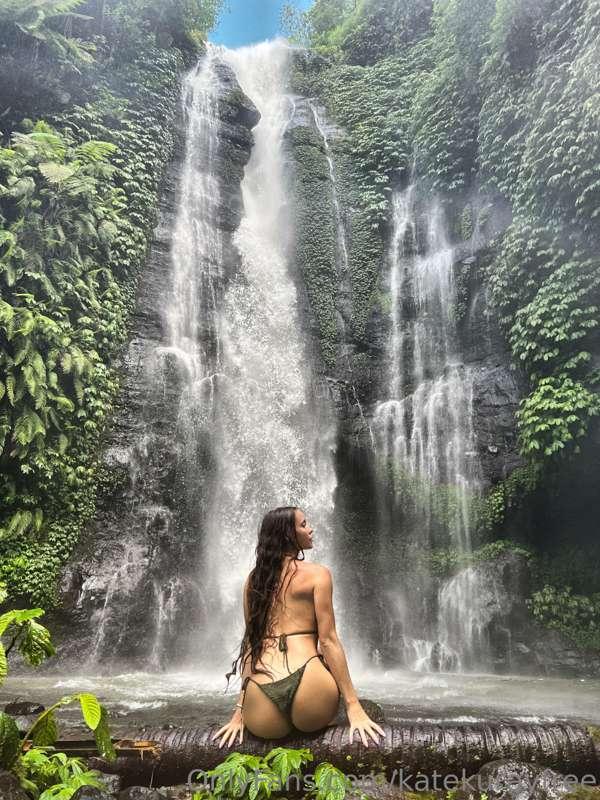 Today is my birthday. 🥳🎂
I visited the biggest waterfall in ..