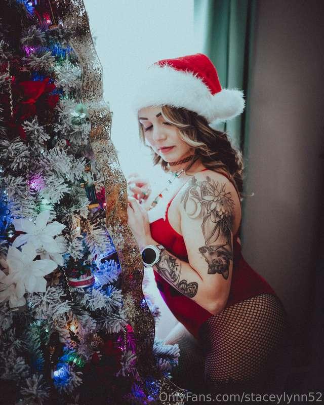 A little late but better late than never 🫠Christmas photosho..