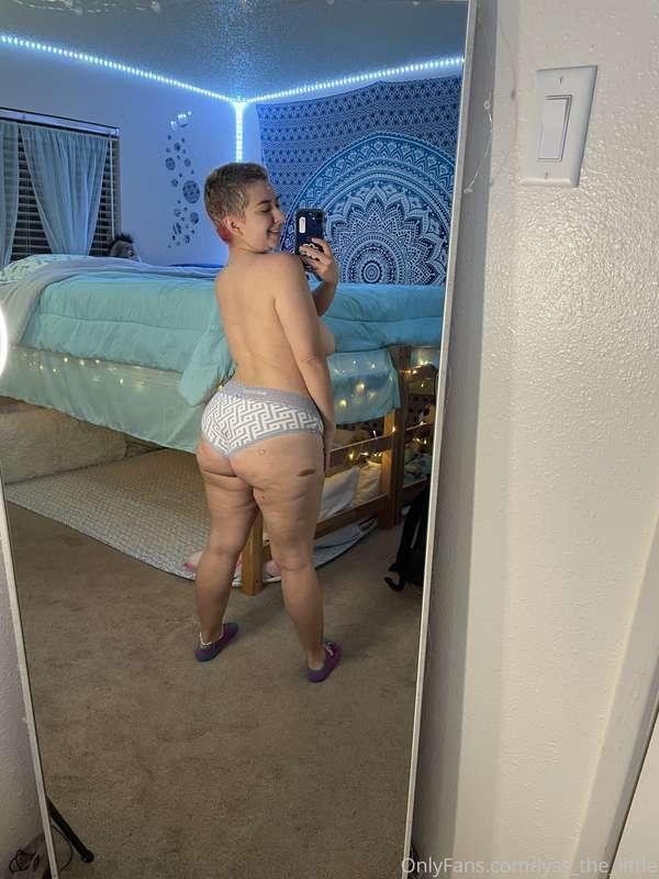 Really wanna have my hips used as handles to give me backsho..