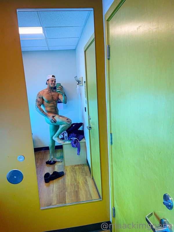 I need a gym partner, who wants to join me?

https://onlyfan..