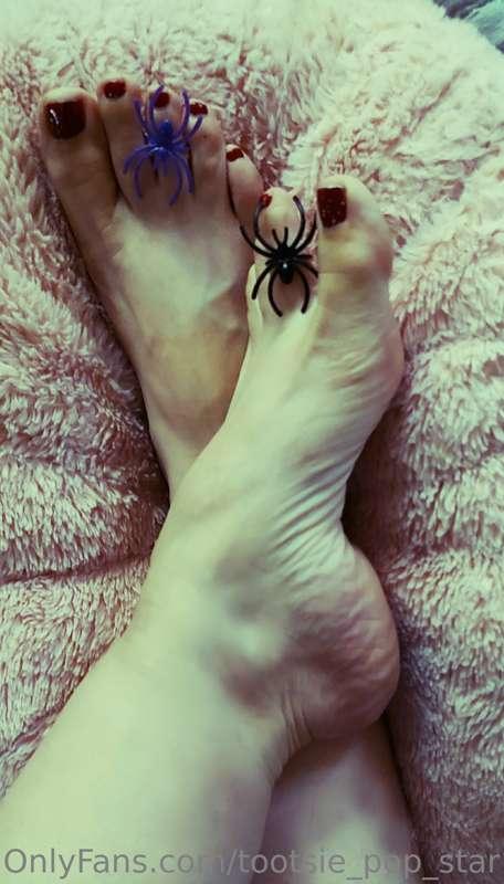 Happy Halloween! 💋👣🎃✨👻🕷️