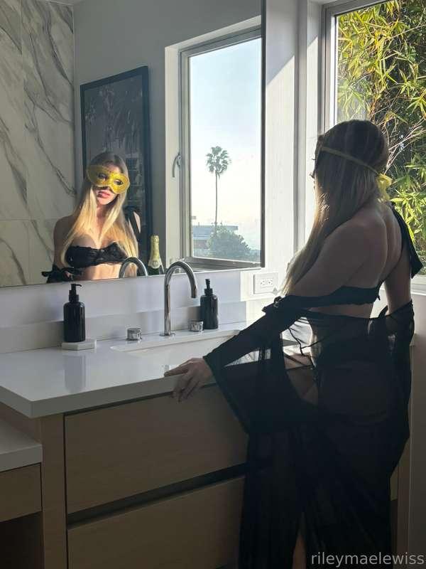 Wanna be naughty with a view? 😍