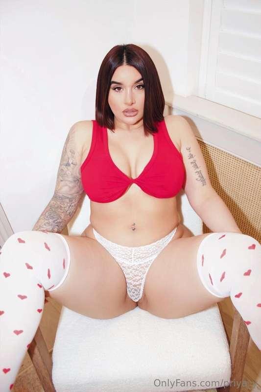 Can you resist this pussy? 