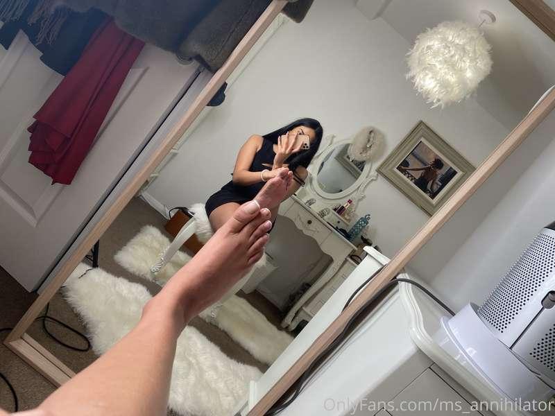what would you do first? 🤭 kiss 💋 lick 👅 or stroke 💦 tell me..