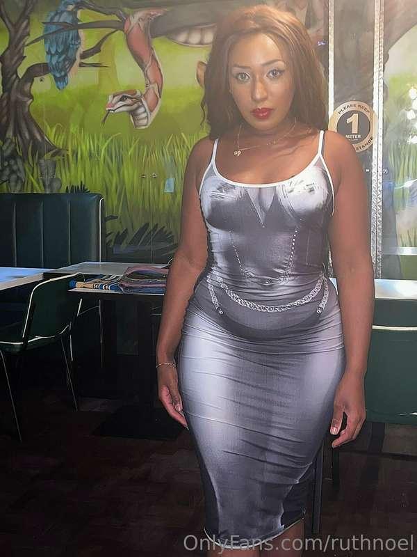 I look too good to be single 🫠 Message me to be my online bo..