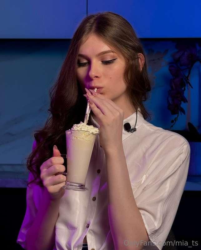 🍹✨ Oh, what a delight! The most delicious cocktail of my lif..