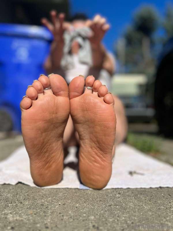 Going to attempt to give myself a pedi this weekend since I ..