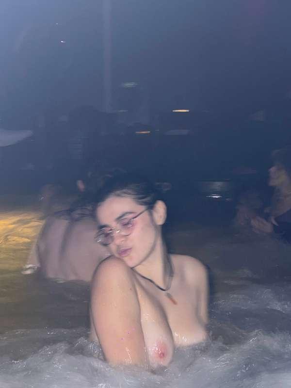 Hi cuties, happy October🧡🧡🧡 here are more pics and vids from..