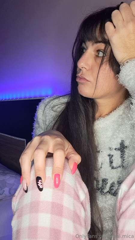 I’m waiting for you to slide into my DMs… Don’t keep me wait..