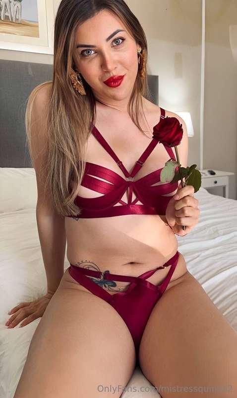 feeling like a walking fantasy in this red lace 💃💫