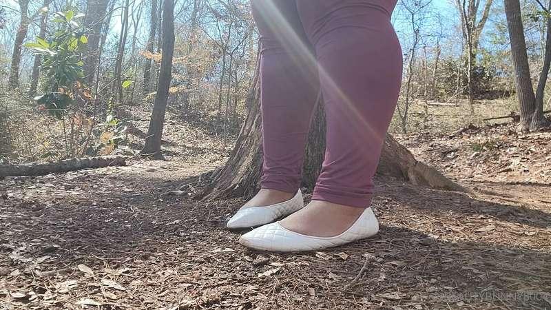 Walk with Me baby 🥿🥿