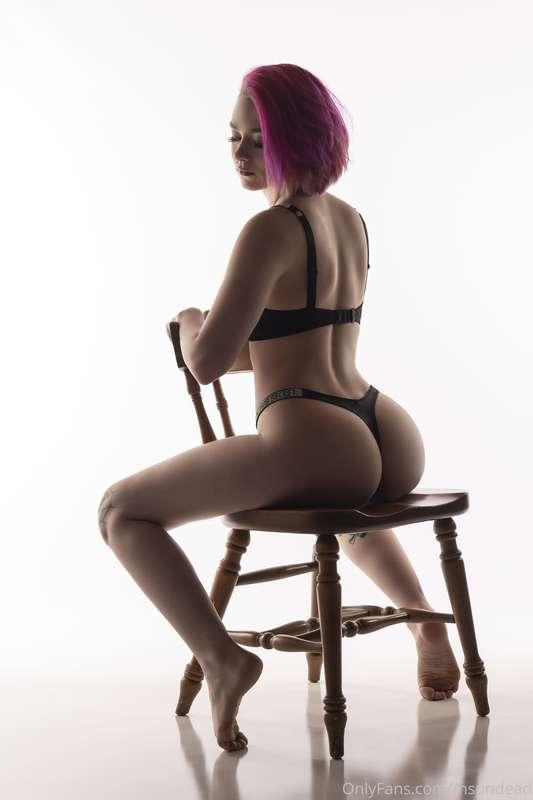 My finger is doing a lot better now! It's out of the splint ..