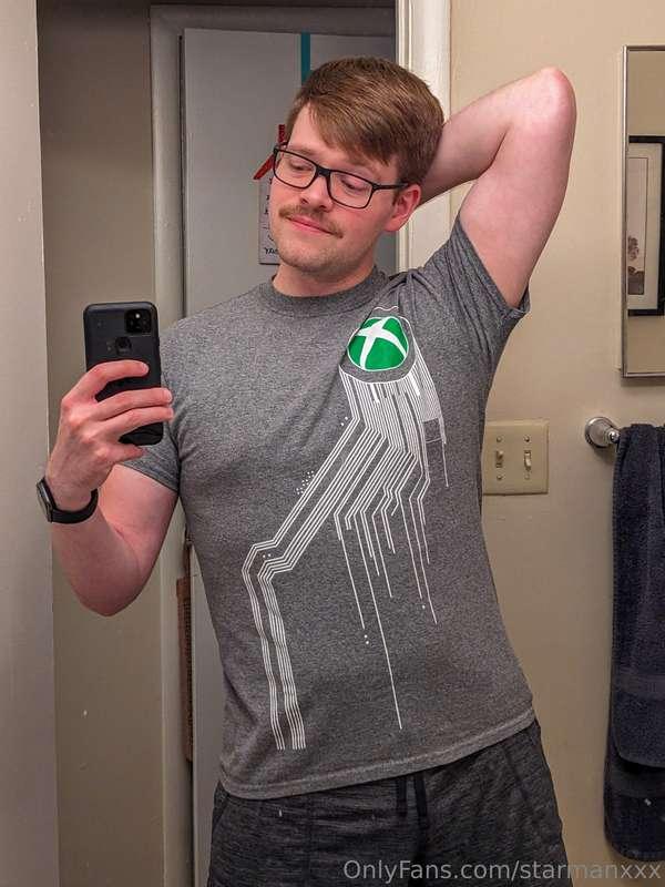 Swipe for a lil Xbox gaymer strip tease 😈🎮➡️