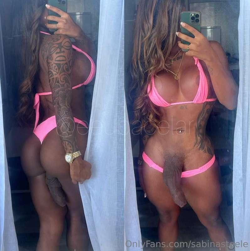 Hello daddy👋 my new friend is super sexy🤤🔥she's a sex bomb💣
..