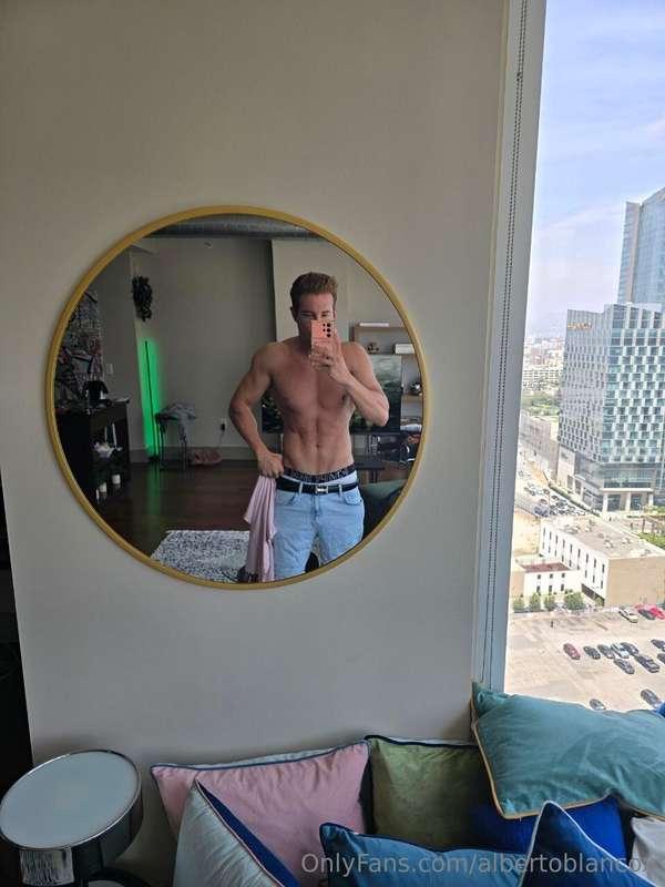 De nuevo en Los Ángeles 😈 saben que en este apartamento pued..