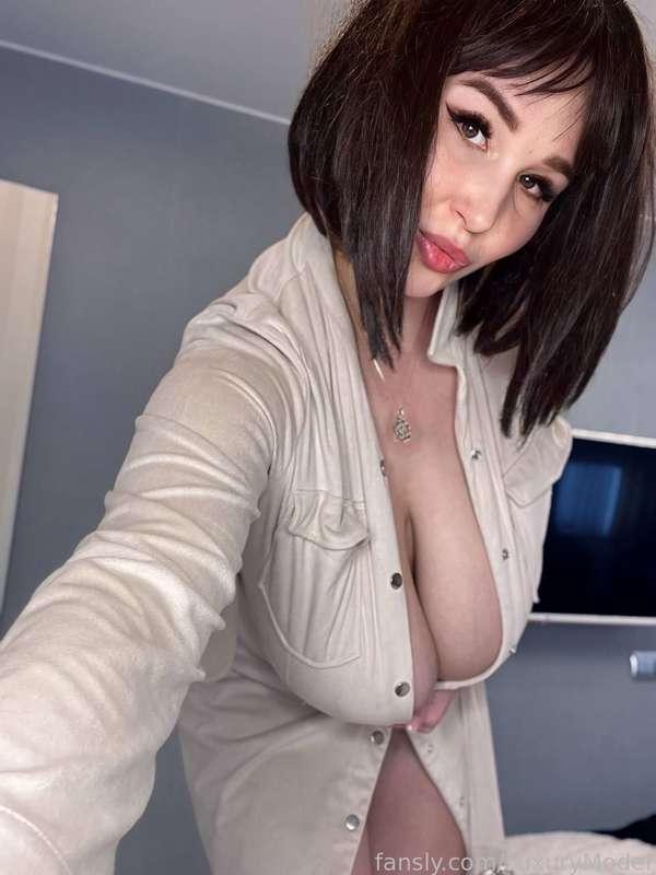 luxurymodel image #1