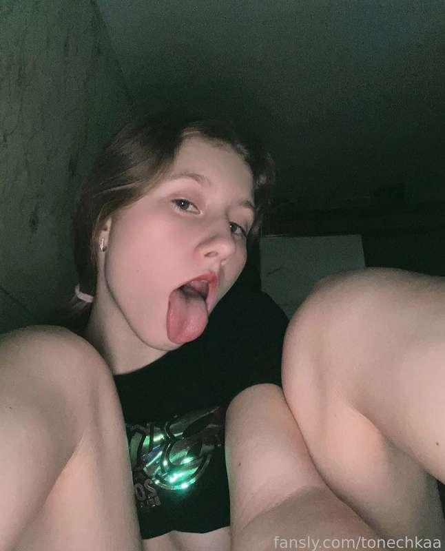 Do you like my feets?

#feets #tongue #panties #fyp #smalltits #petite #teen #young