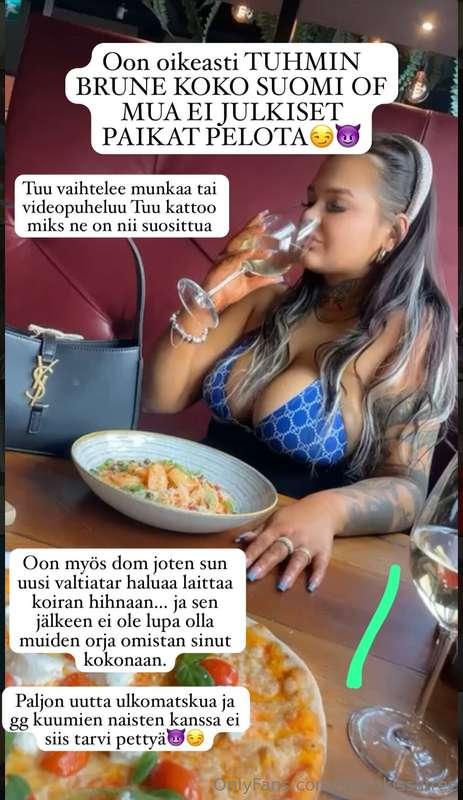 Ravintolas pelkät rintaliivit päällä?😈 @nooramarianne on tuh..