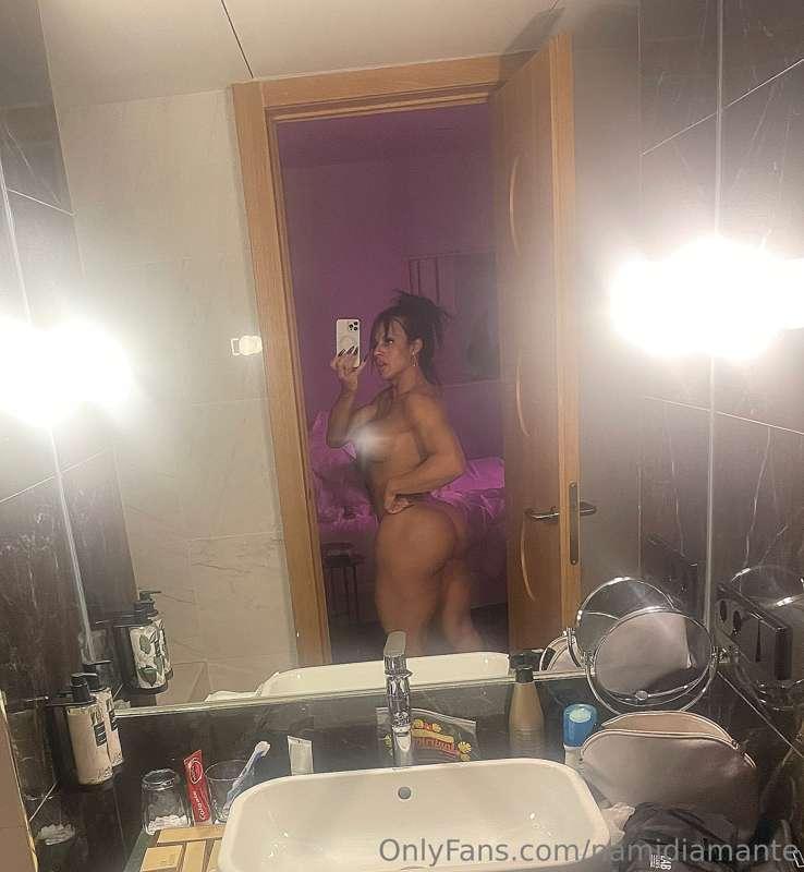 Buenas tardes amores ¿ una ducha con agua caliente ?  🔥 
Goo..