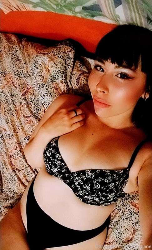 So horny tonight 🥺 Someone have some fun with me plsss 😘🍆👀