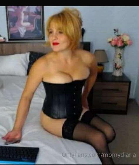 Let's play dirty games....Mom wants to play with you😘😍🔞