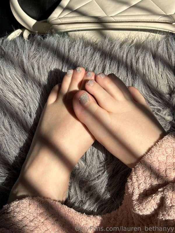 Sparkly toes
