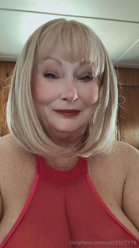 Hey hunny, what do you want to see mommy do?