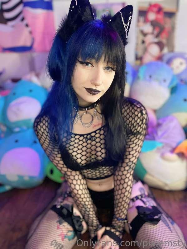 Spank me daddy ive been a naughty lil puppy >.<