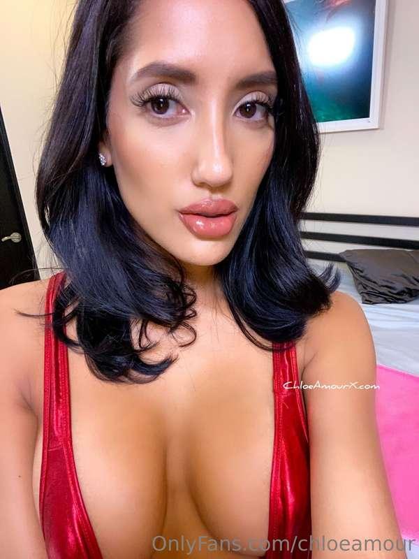 I love red at this time of the season! Wanna see more? 😈