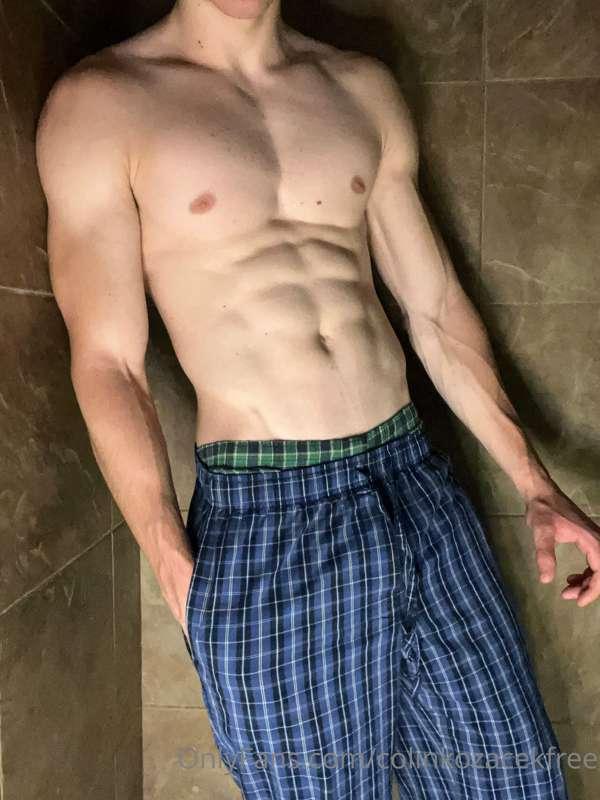 Shower Time🚿💦😏 More…Here https://onlyfans.com/colinkozacek
