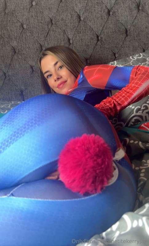 Spank me whilst I wear my plug ❤️