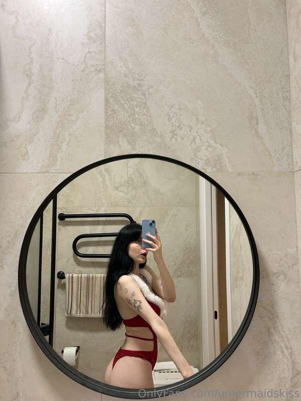 I love that bathroom mirror😜