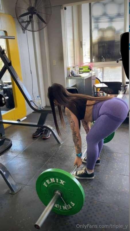 Hey, this is my friend fitness @soyunabebe1 and she wants to..
