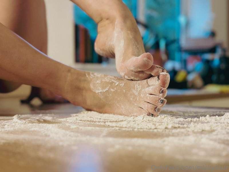 Let's see who has a true fetish with dirty dirty little sole..