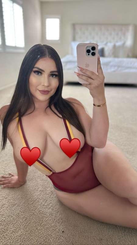 Make me yours ? Unlock for uncensored bundle & video 😻