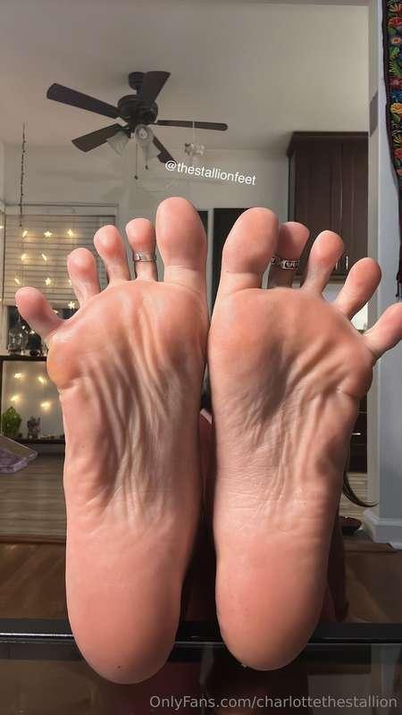 Late night vibing.. 🤤👣💕