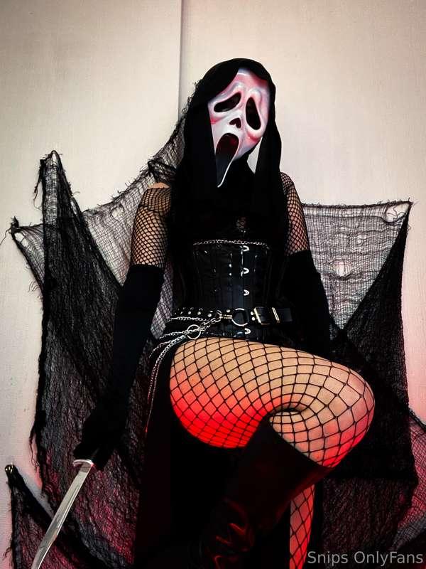 It’s almost time for a new Ghostface cosplay 👀