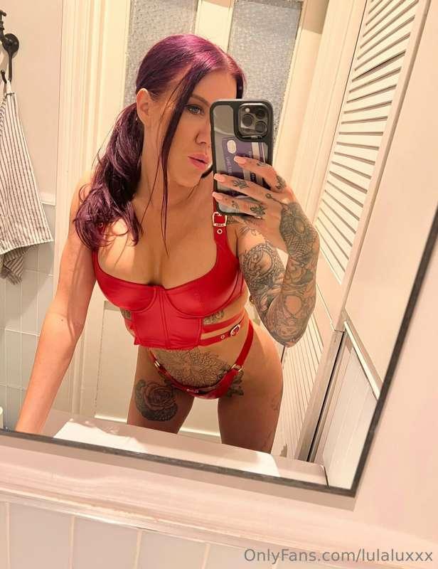 Good morning does this colour look good on me ❤️