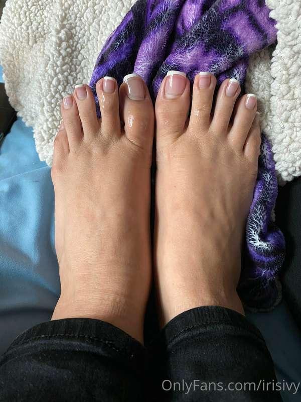 Cum on my feet💋