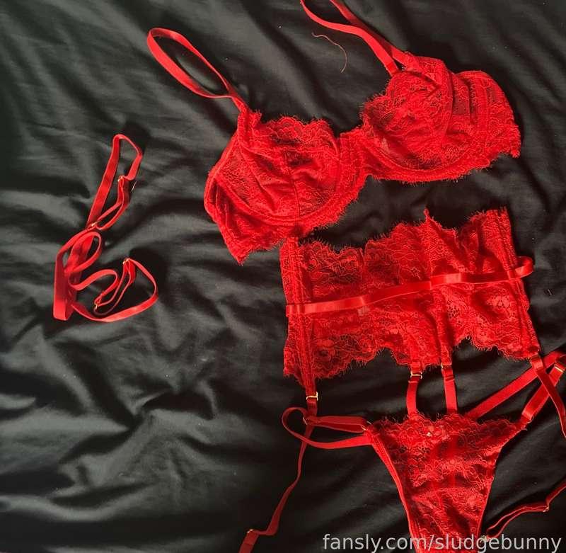 i love being spoiled &lt;3 
some bits i’ve been gifted recently 😌
i’ve been on my period on and off due to birth control but can’t wait to take photos in the lingerie &amp; film with the dildo when i’m off! lots of appreciation to the guys who sent these!! 💓💓